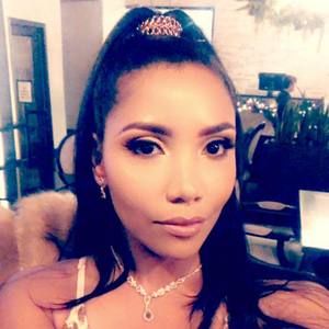 Meet your Posher, Evelyn